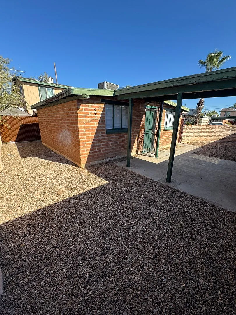 1 bed, 1.0 bath, 480 sqft, $899 — Photo 1