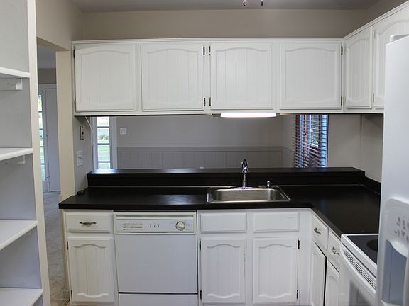 3rd image of 8311 Camelot Ct. #21
