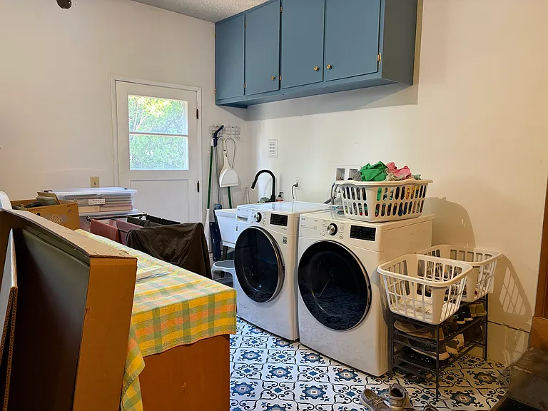 Laundry in garage- machines included with rental