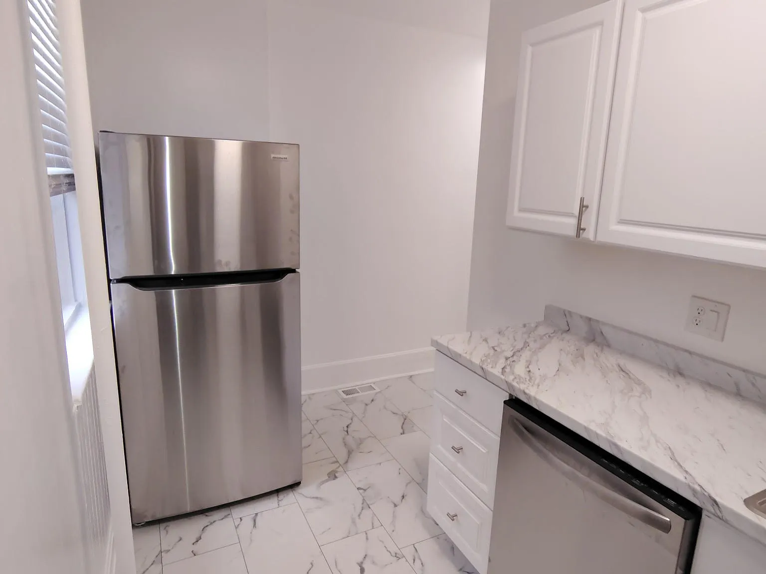 Studio, 750 sqft, $1,050 — Photo 2