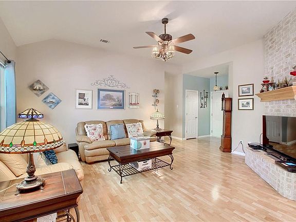 4th image of 146 Oak Leaf Dr