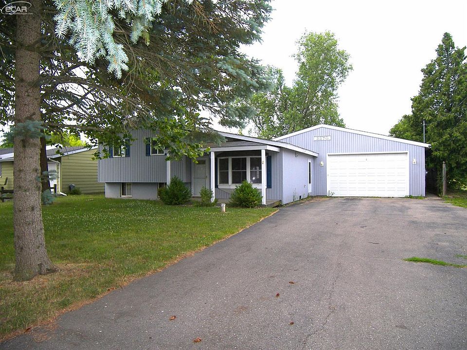 1st image of 2370 Maplelawn Dr