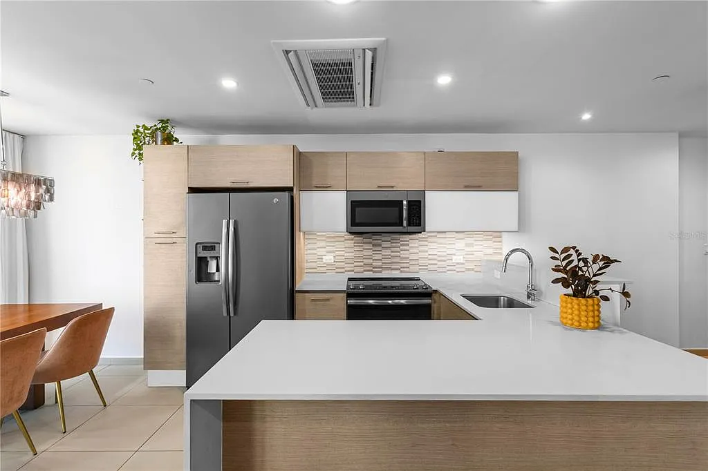 2 bed, 2.0 bath, 1000 sqft, $4,500 — Photo 4