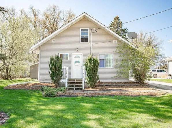 667 E Main St, Ellsworth, WI 54011