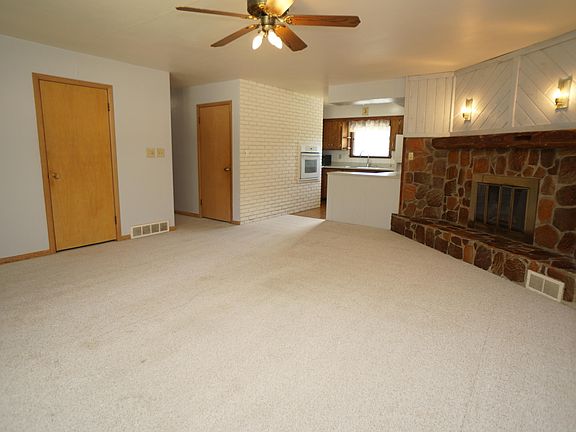 4th image of 921 W Lincoln Ave