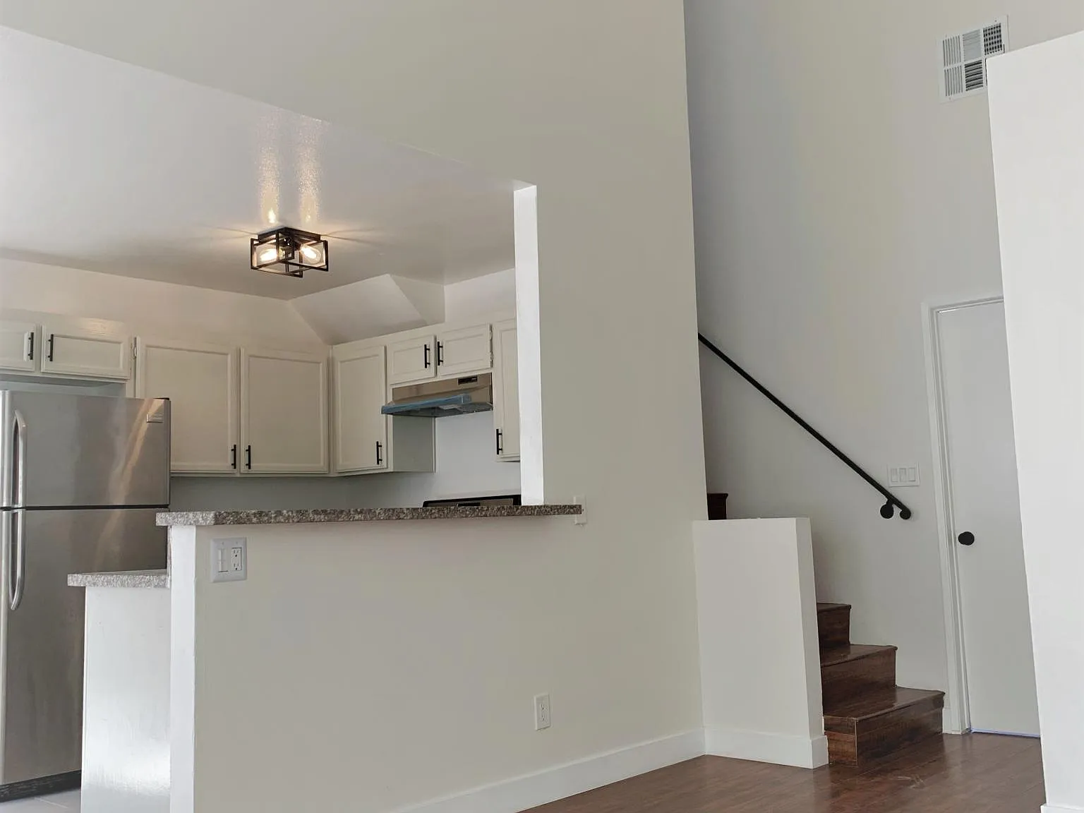 2 bed, 1000 sqft, $2,600 — Photo 2