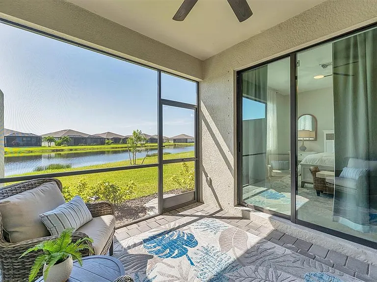 2049 Bonito Way — Photo 37