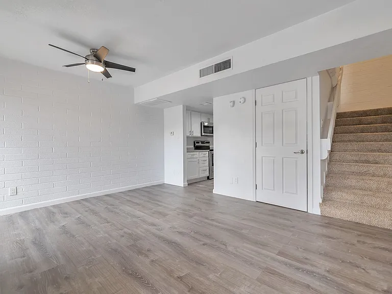 1815 W Tuckey Ln — Photo 42