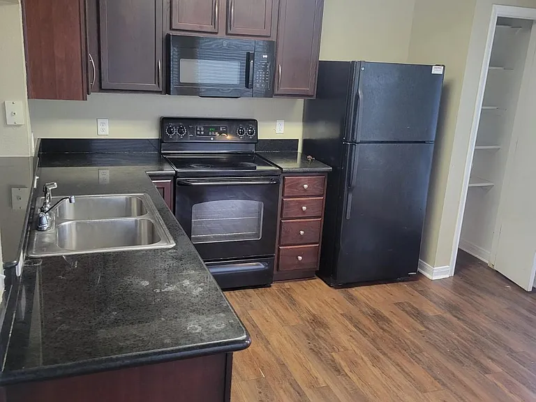4121 McFarland Dr — Photo 2
