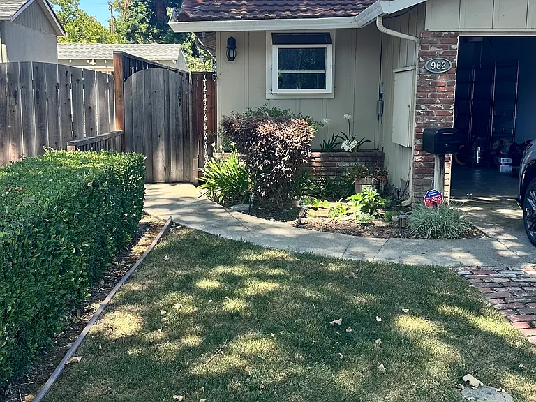 962 N 3rd St — Photo 3