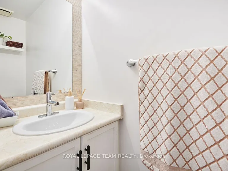 1443 Caravel Cres — Photo 12