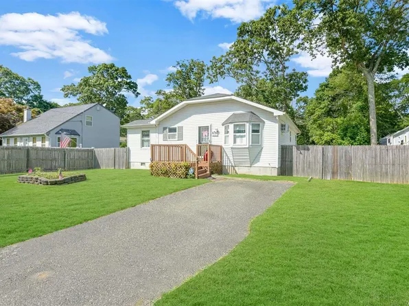 141 Hampton Avenue, Mastic, NY 11950