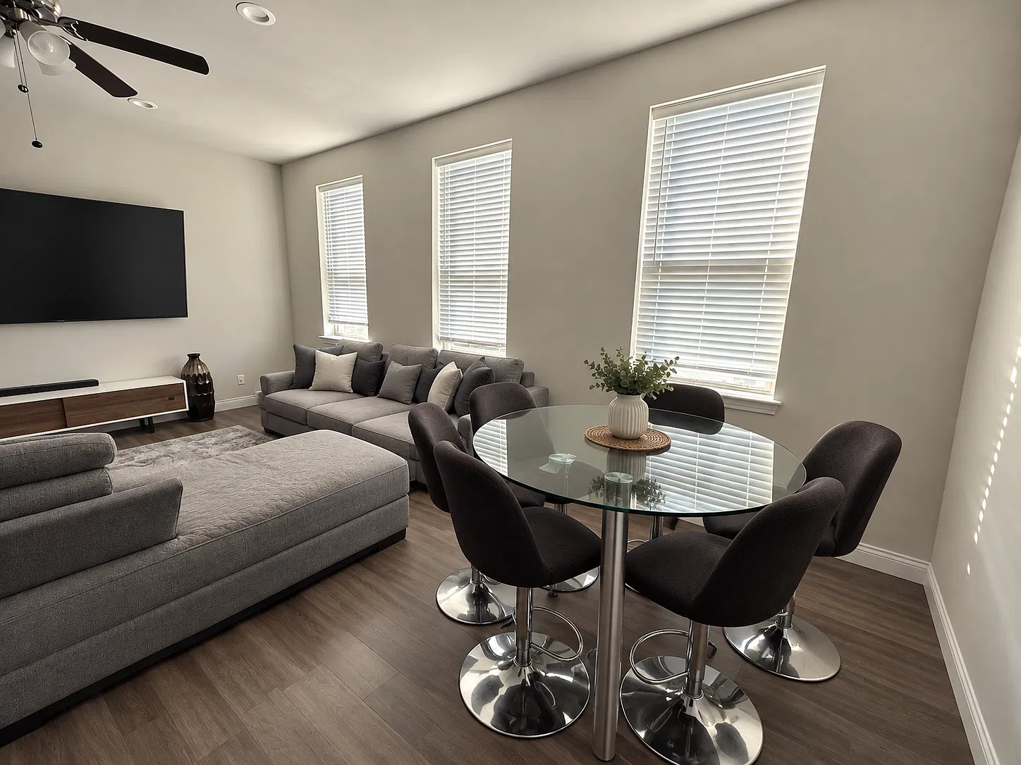 3 bed, 1857 sqft, $2,600 — Photo 3