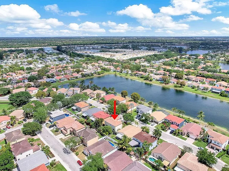 1623 E Harmony Lake Cir — Photo 4