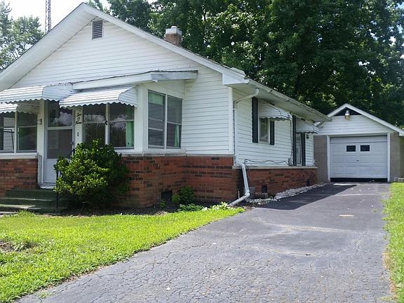 3rd image of 209 Elm St