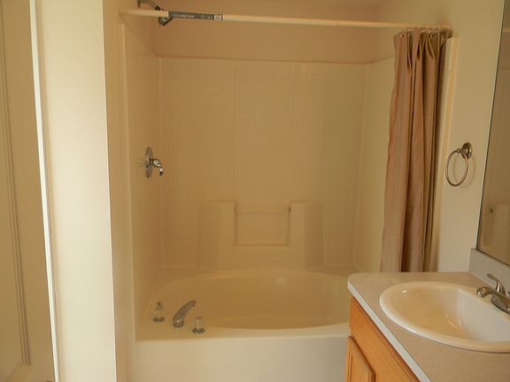 4th image of 2835 Dietrich Ave SE