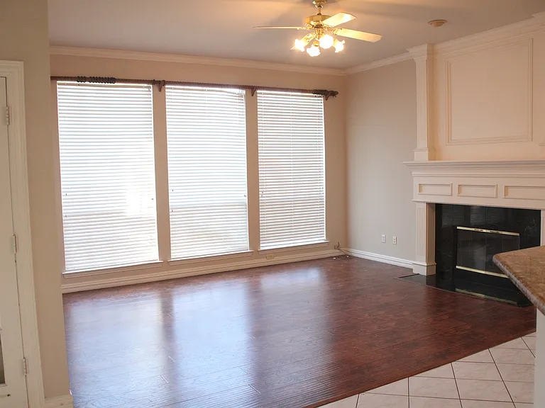 8605 Berwick Dr — Photo 2