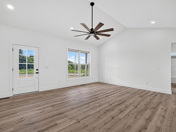 4th image of 555 Harleys Ridge Rd