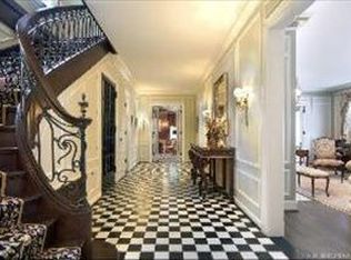 17 Indian Hill Rd, Northfield, IL 60093