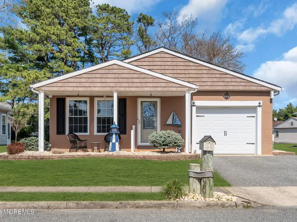 22 Speighstown Place, Toms River, NJ 08757