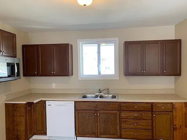 3 bed, 900 sqft, $1,650 — Photo 3
