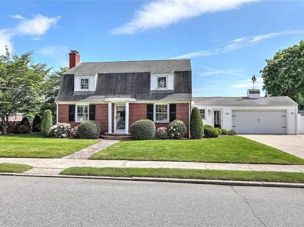 225 Saratoga Ave, Pawtucket, RI 02861