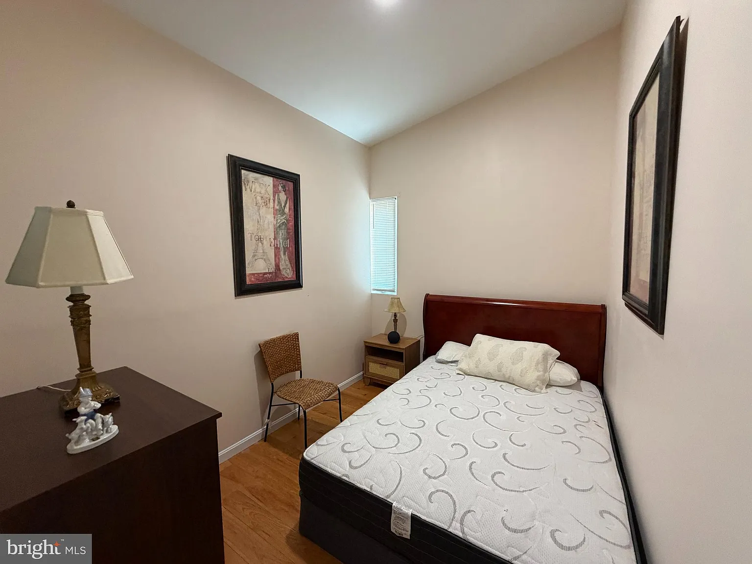 2 bed, 1.0 bath, 500 sqft, $2,500 — Photo 2