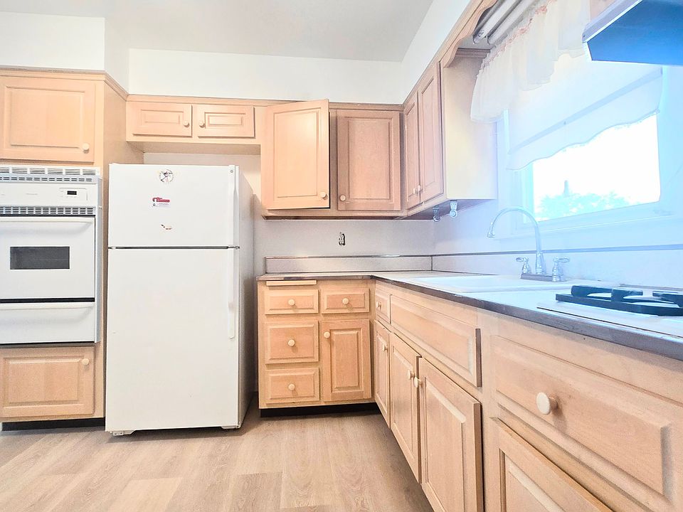 1st image of 6 Brokaw Ave