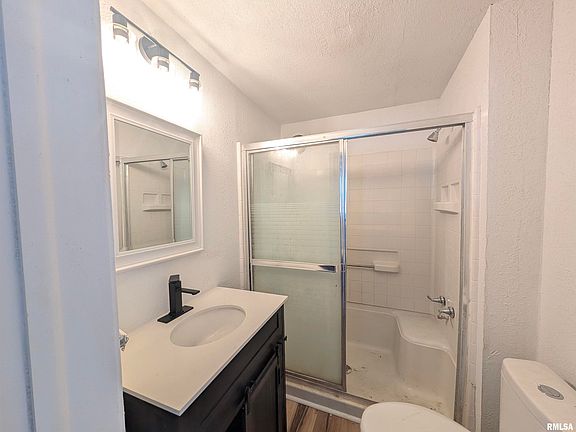 5th image of 1019 Broadway St