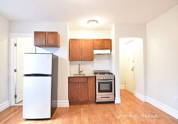 2nd image of 150 W 140th St APT 4e
