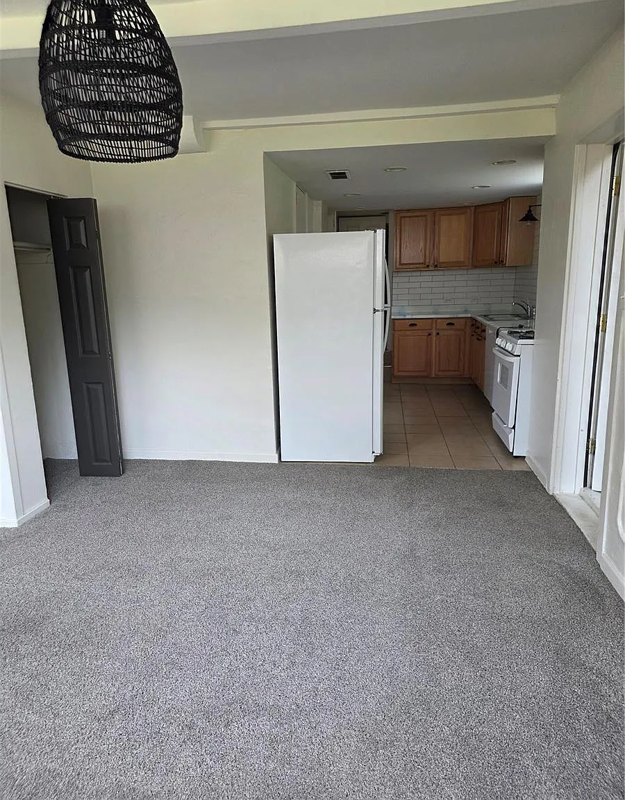 2 bed, 1.0 bath, 900 sqft, $1,395 — Photo 3