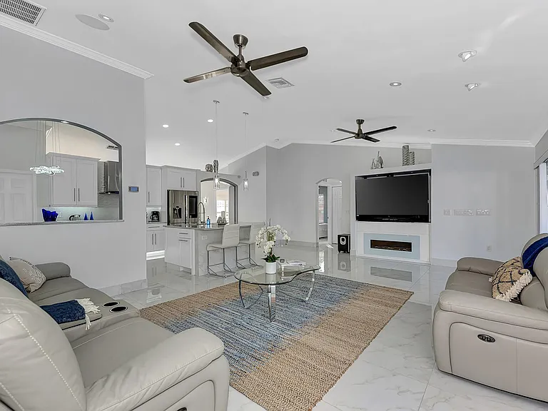 1011 NW 19th St — Photo 44
