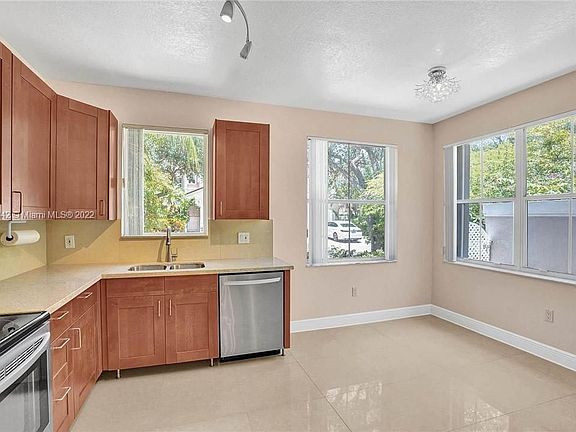 4th image of 1565 Yellowheart Way #1565