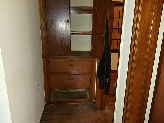5th image of 2158 Dresden St