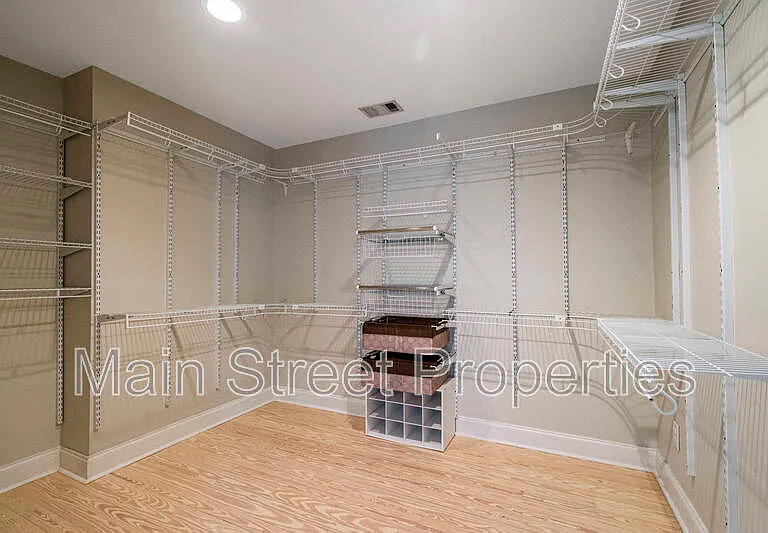 1915 E Avery St — Photo 10