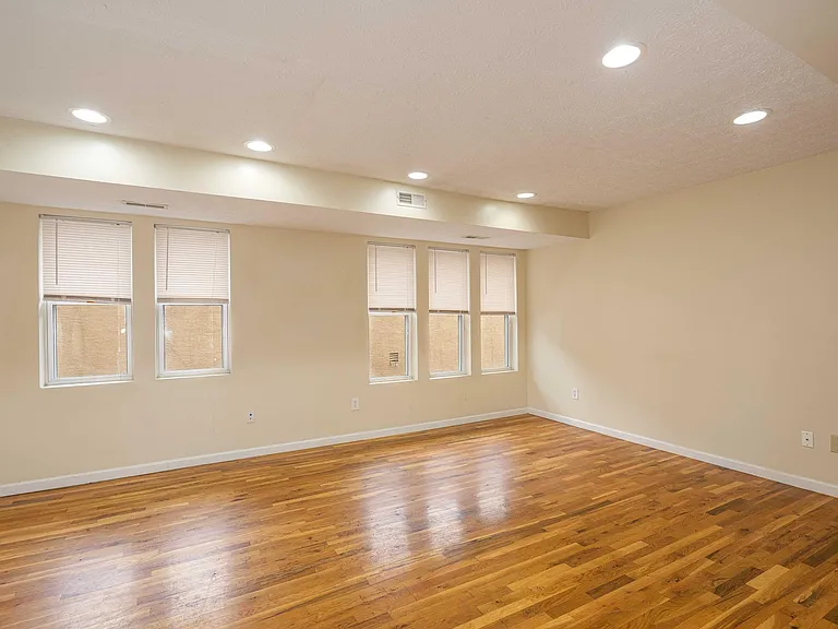 299 E 15th Ave #4 — Photo 18