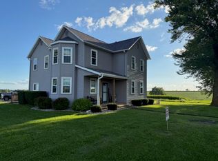 312 E Buckeye Rd, Dakota, IL 61018