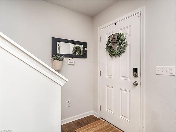 3rd image of 6865 Summerside Dr
