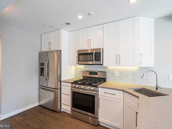 3rd image of 1438 Clymer St #2