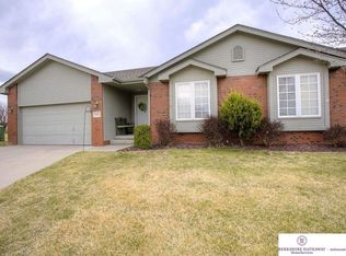 5012 Lakeside Dr, Papillion, NE 68133