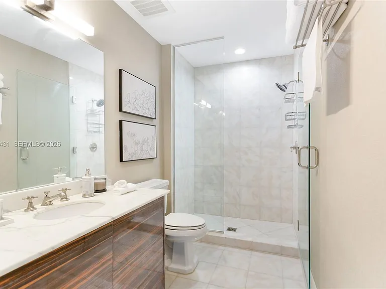 50 S Pointe Dr #609 — Photo 16