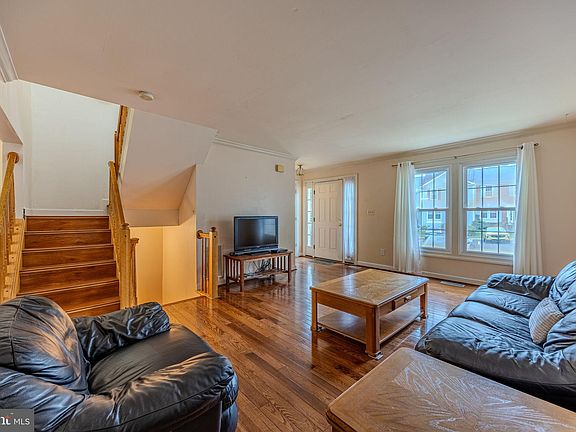 5th image of 7810 Lambkin Ct