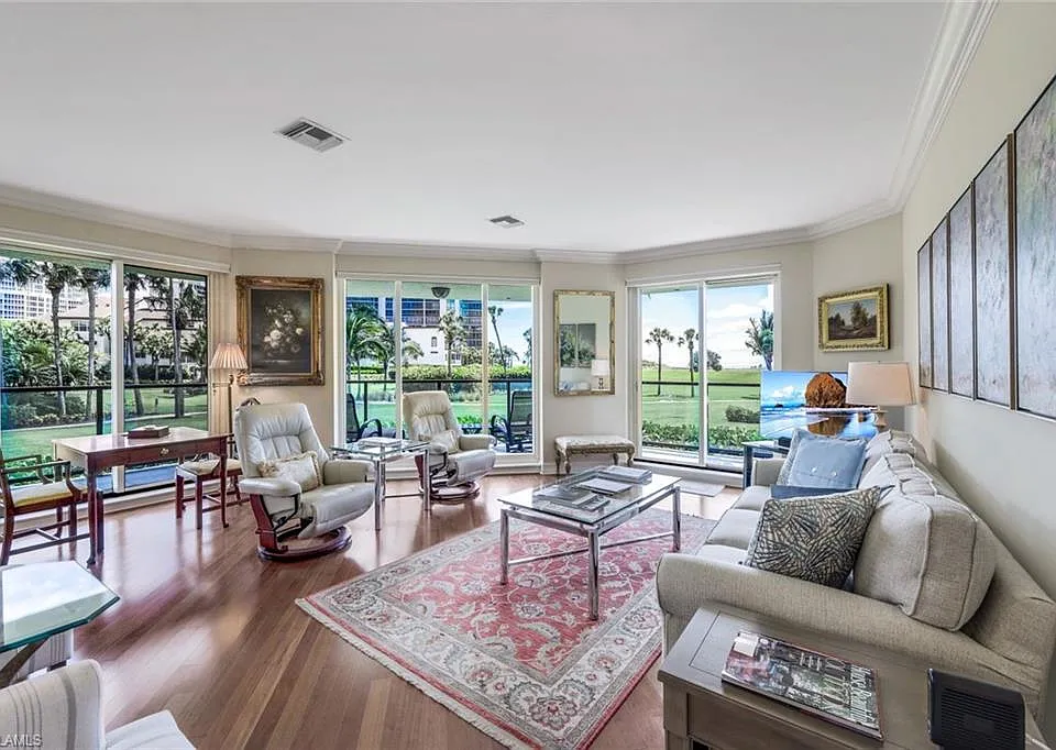 4901 Gulf Shore Blvd N #104