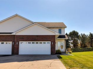 12132 Ridgeview Dr, Urbandale, IA 50323