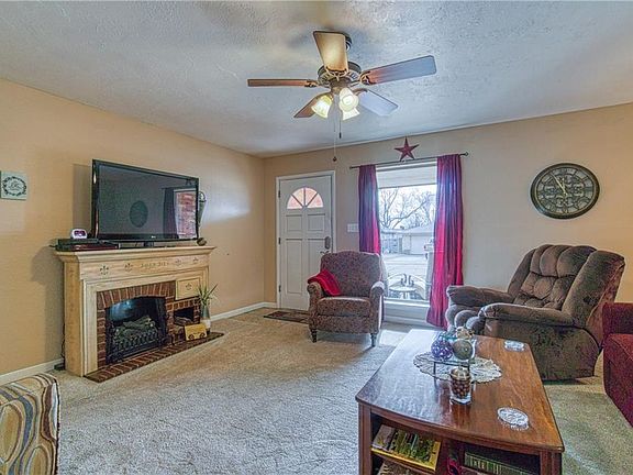 5th image of 213 Parkview Pl