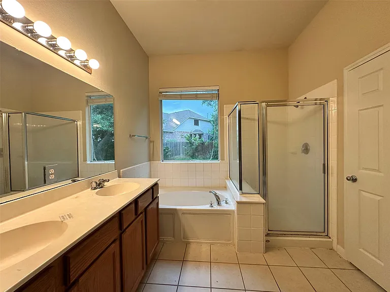 315 Sendero Ln — Photo 10