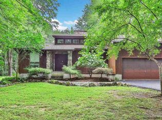 19 Pierce Ln, New Paltz, NY 12561