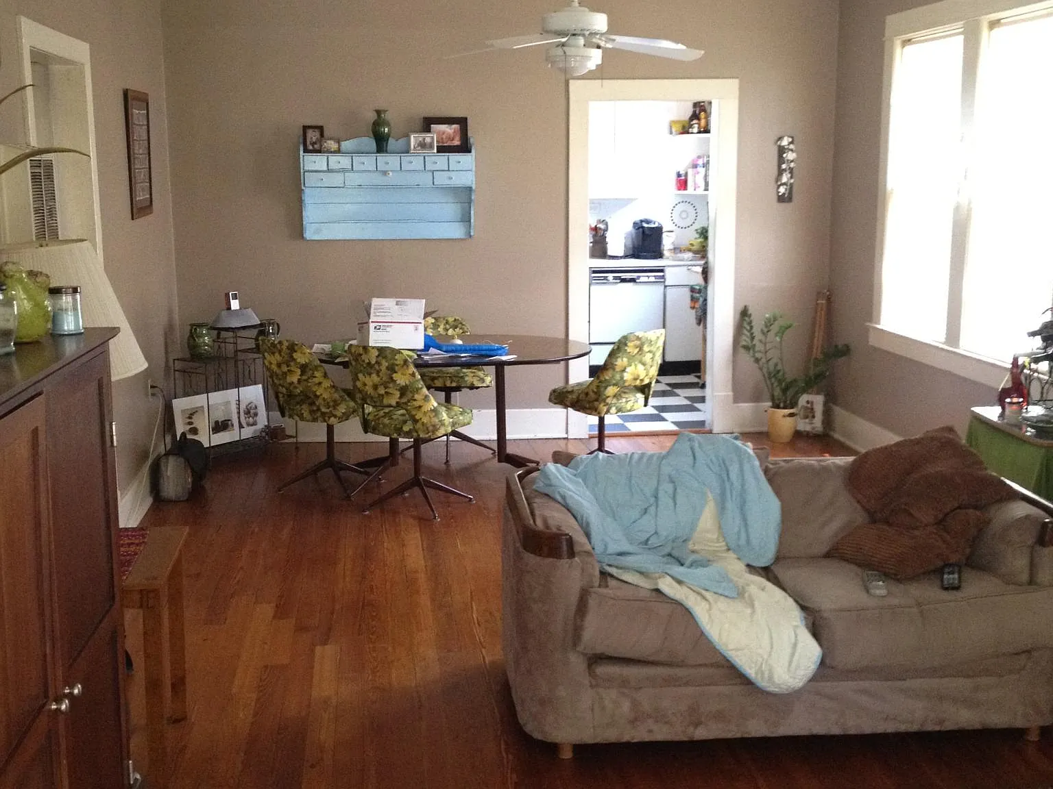 3 bed, 1100 sqft, $1,350 — Photo 2