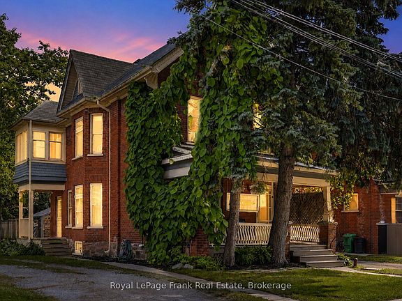 2nd image of 121 Romaine St