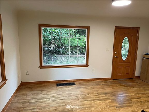 4th image of 3207 Patten Avenue